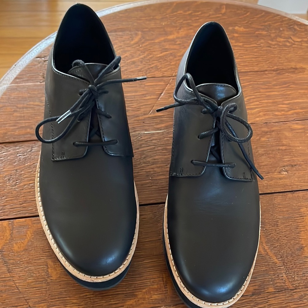 Black size 8 Eileen Fisher platform loafers